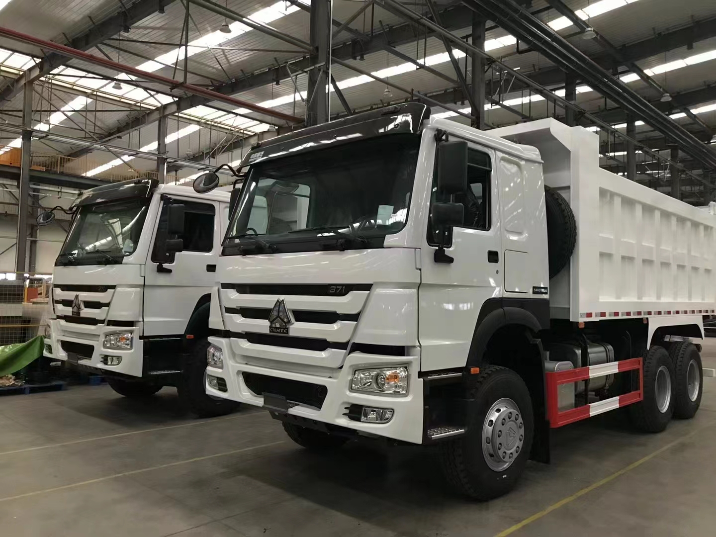 SINOTRUK HOWO 6*4 DUMP TRUCK ER KLAR TIL LEVERING