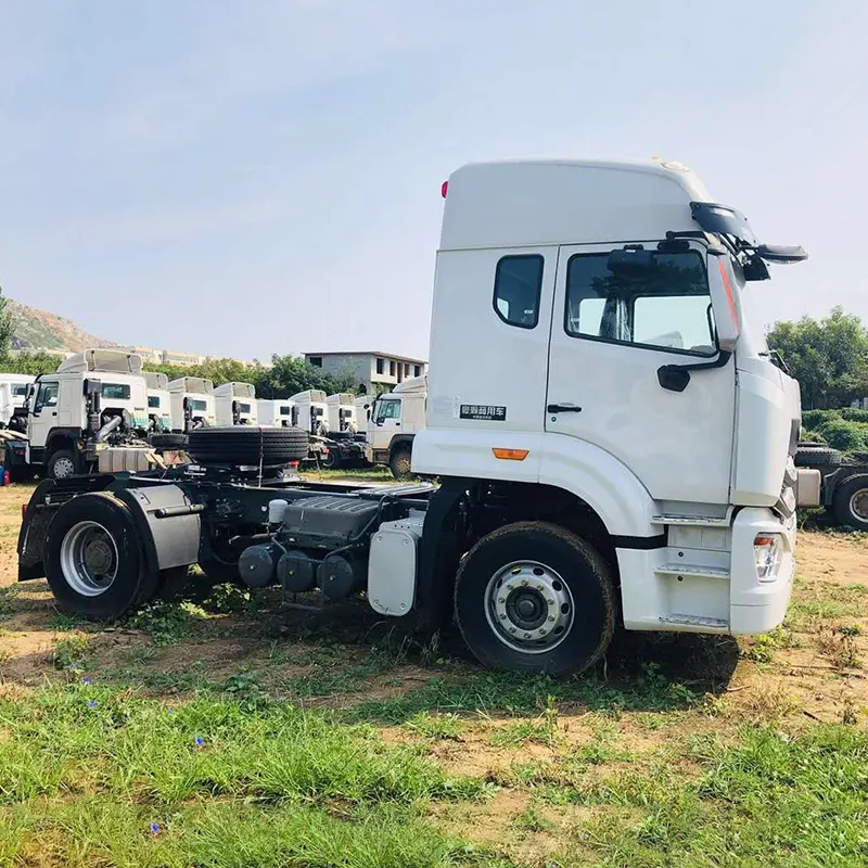 Sinotruk Howo 6 Wheelers 4*2 lastbilhoved Prime Mover Euro Iv 340hk